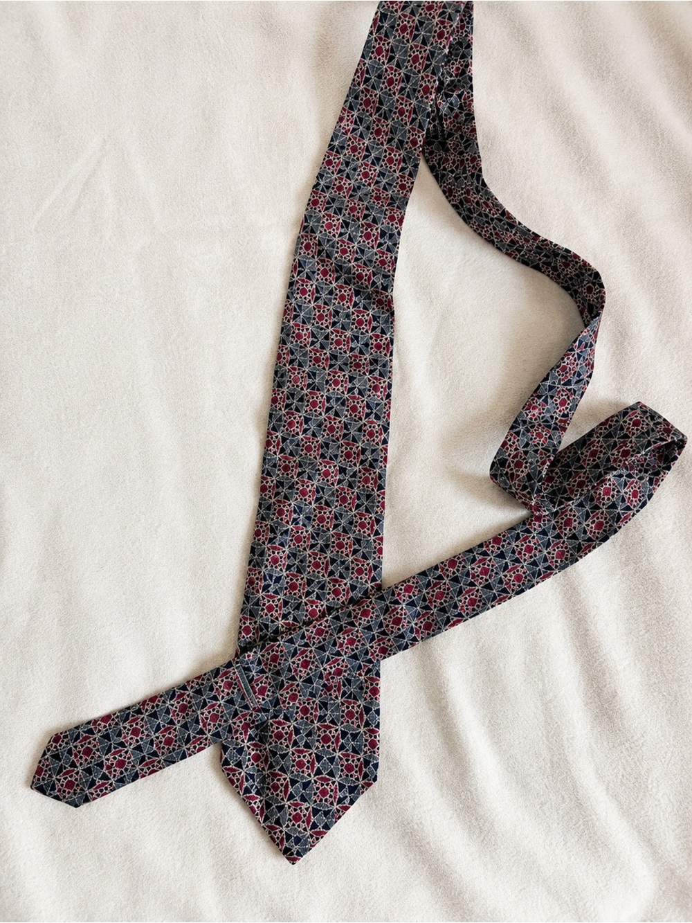 Tiffany & Co. Classic Men's Silk Tie in Black, gray and Burgundy. Made in Italy